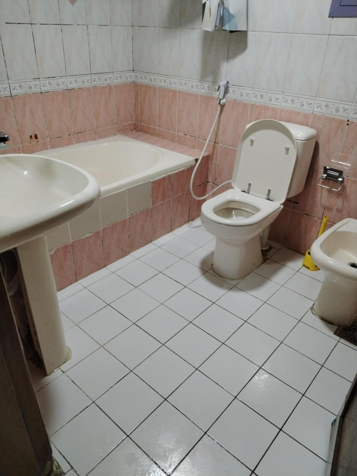 Homestay Built-in Cabinet With Balcony *